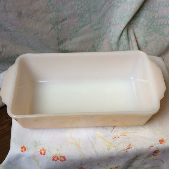 Vintage FIRE-KING casserole dish - Picture 3 of 5